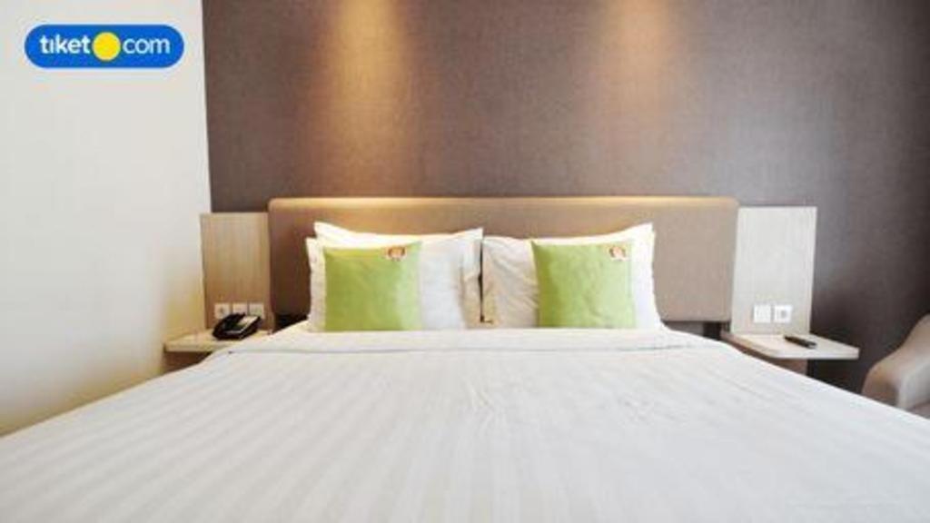 Hotel Dafam Pacific Caesar Surabaya Exterior photo