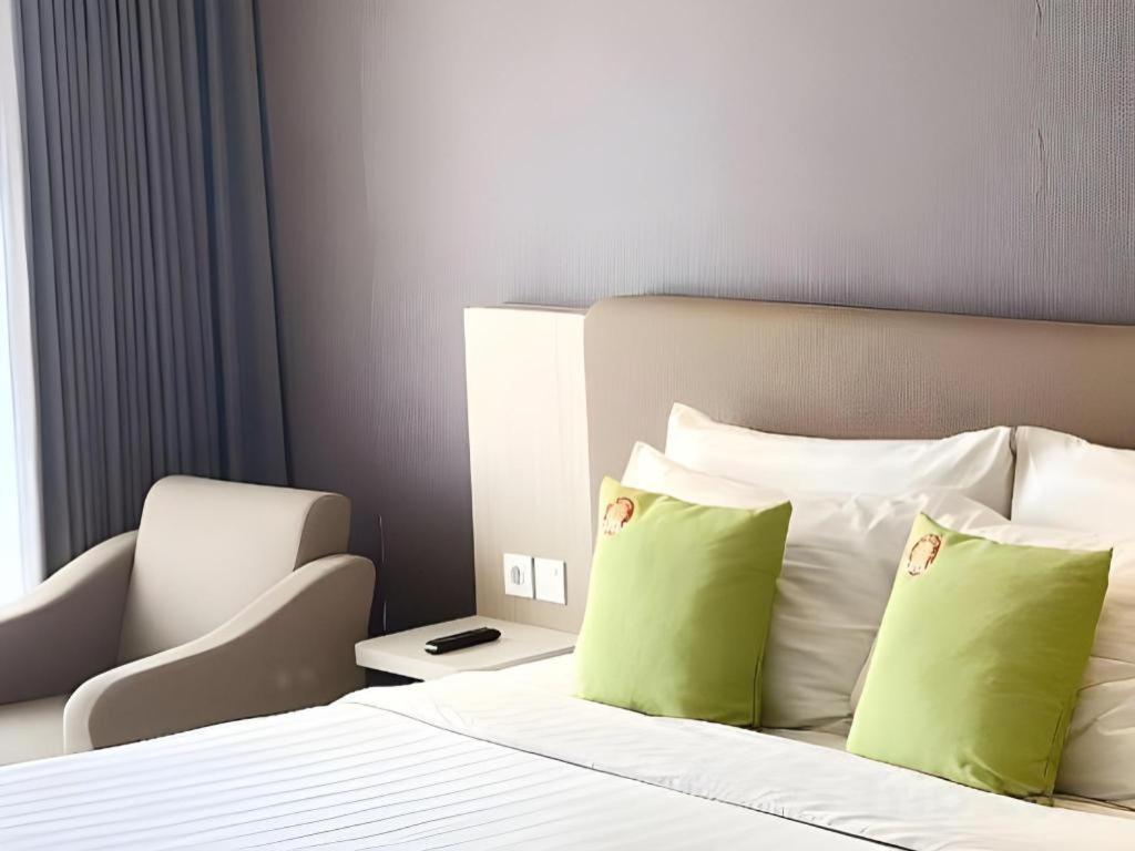 Hotel Dafam Pacific Caesar Surabaya Exterior photo