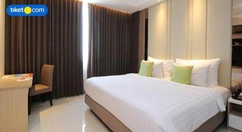 Hotel Dafam Pacific Caesar Surabaya Exterior photo