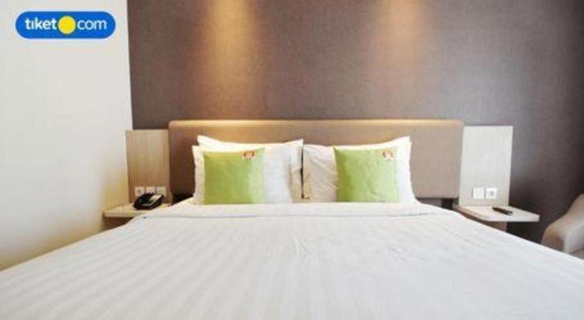 Hotel Dafam Pacific Caesar Surabaya Exterior photo