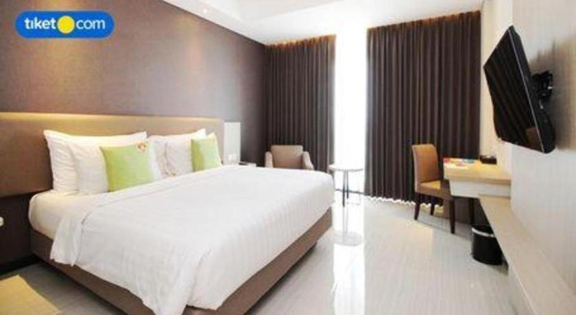 Hotel Dafam Pacific Caesar Surabaya Exterior photo