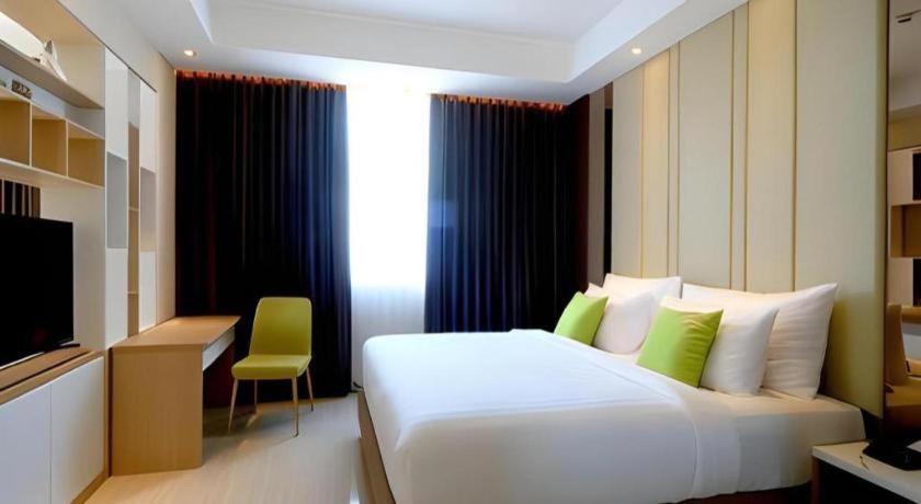 Hotel Dafam Pacific Caesar Surabaya Exterior photo