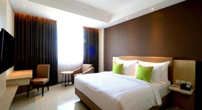 Hotel Dafam Pacific Caesar Surabaya Exterior photo