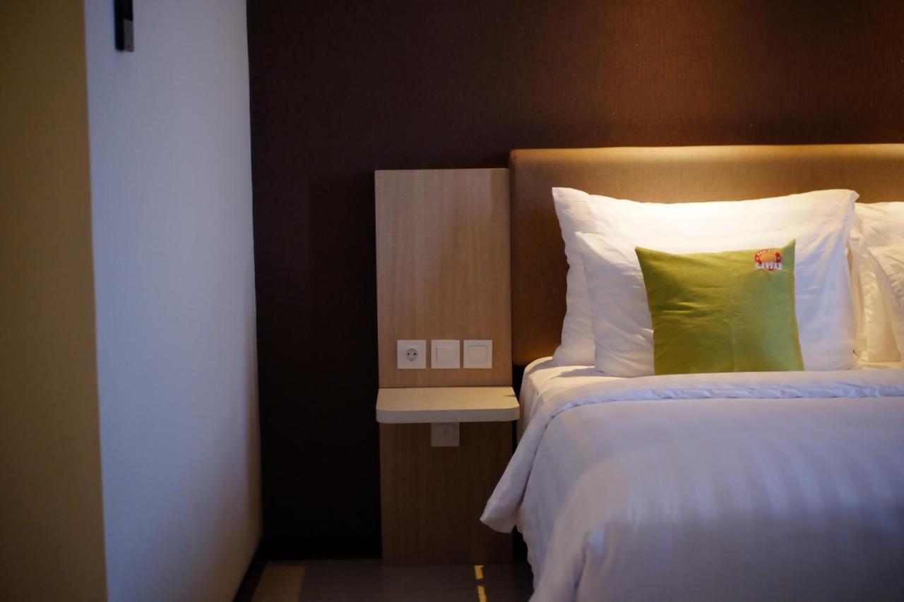 Hotel Dafam Pacific Caesar Surabaya Exterior photo