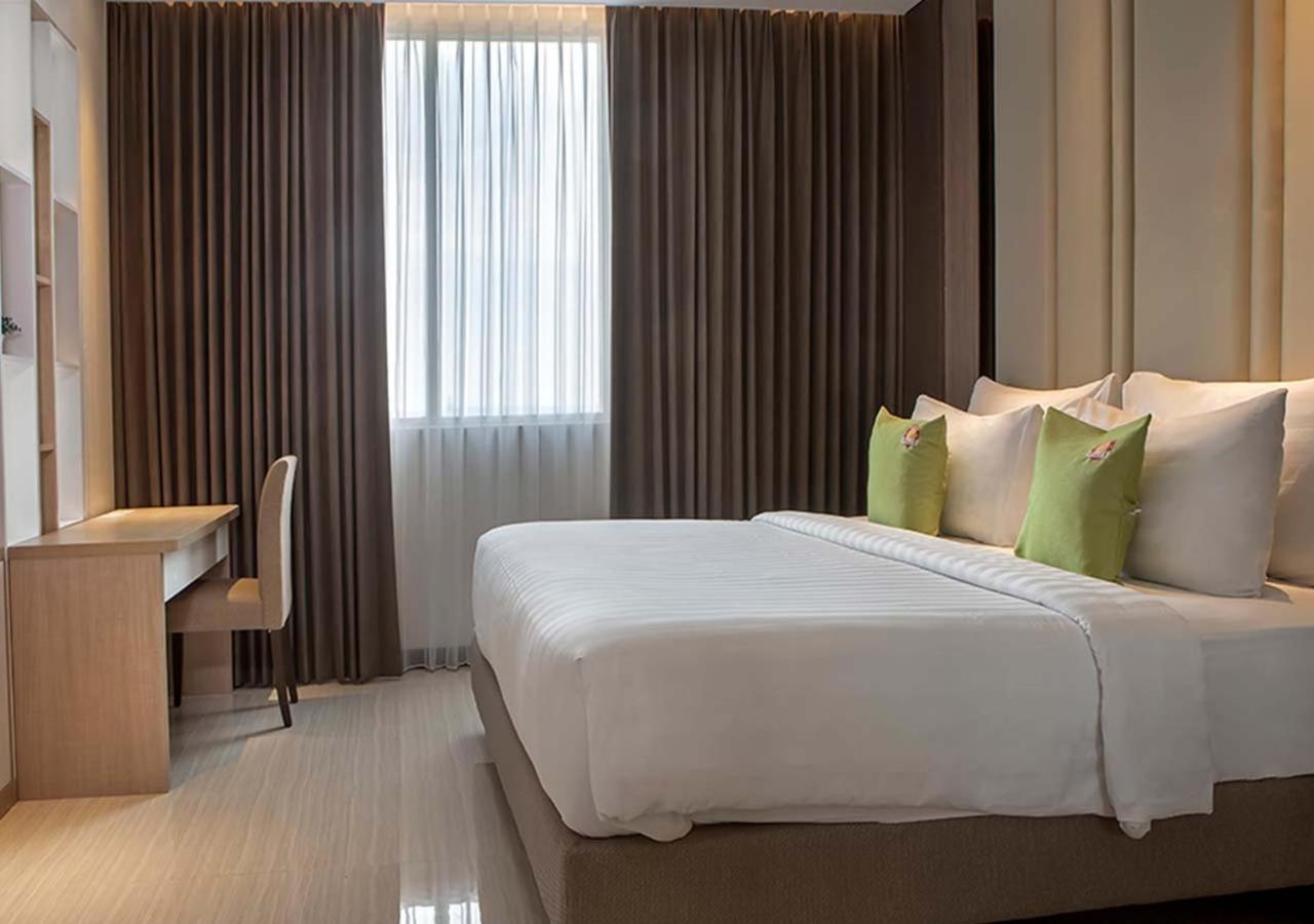 Hotel Dafam Pacific Caesar Surabaya Exterior photo